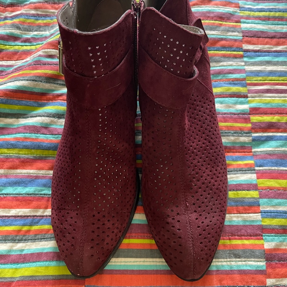 EUC Array suede booties